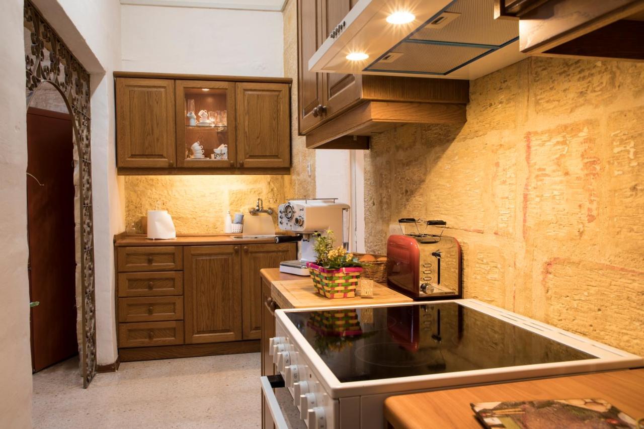 Tal-Karmnu Entire House With Private Heated Pool And Jacuzzi Villa Kirkop Екстериор снимка